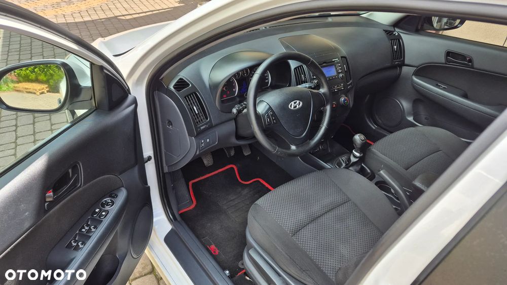 Hyundai i30 1.4 Comfort EU5 - 8