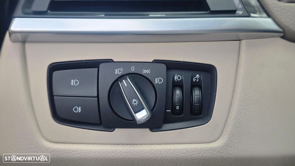 BMW 320 d Auto Line Luxury - 17