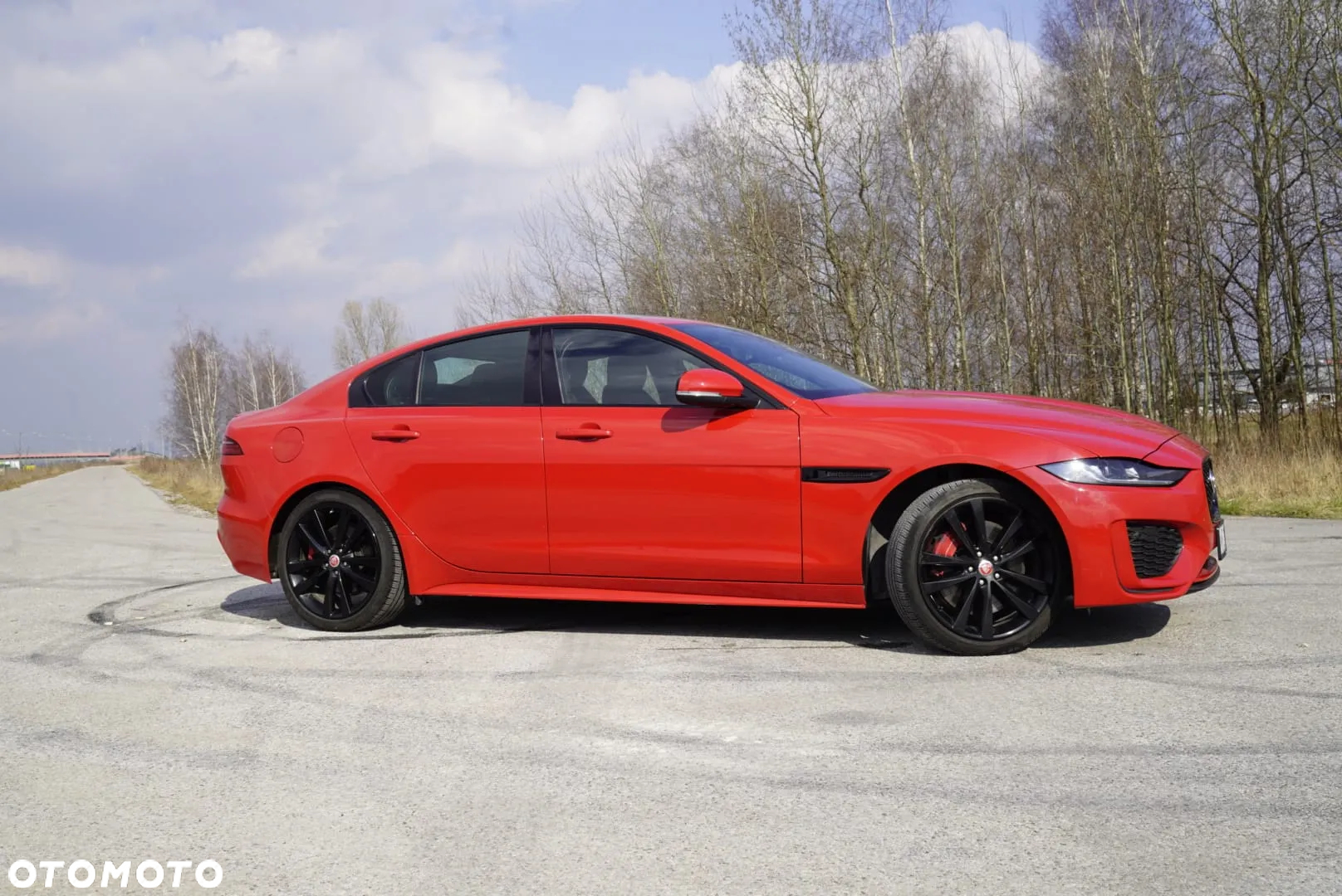 Jaguar XE 2.0 P300 AWD R-Dynamic S - 4