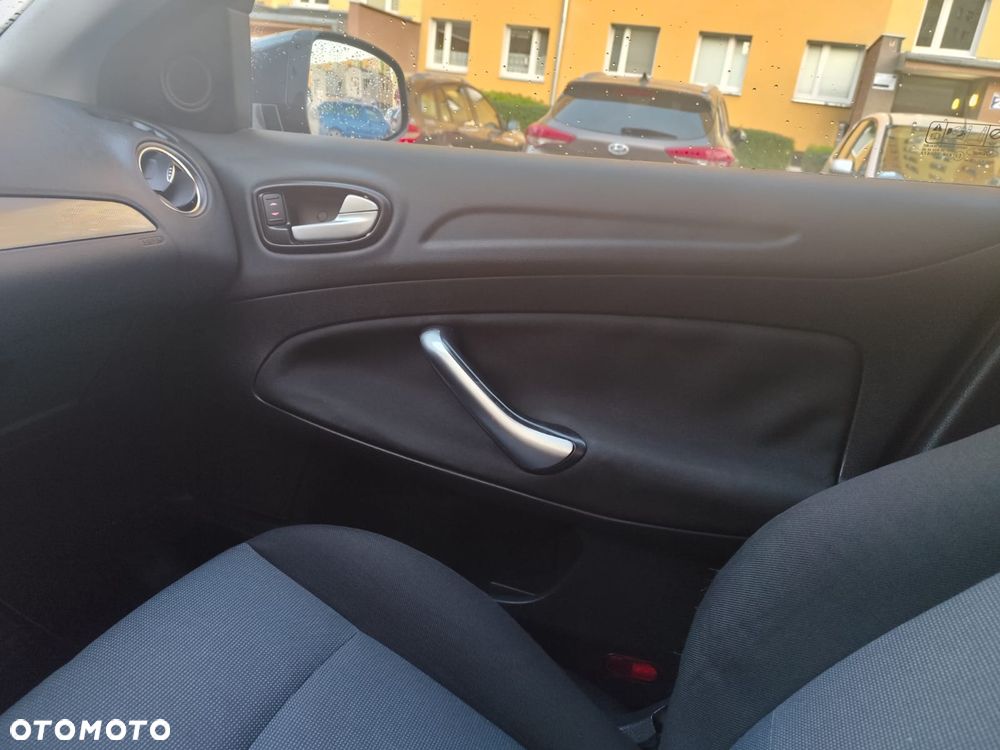 Ford Mondeo - 18