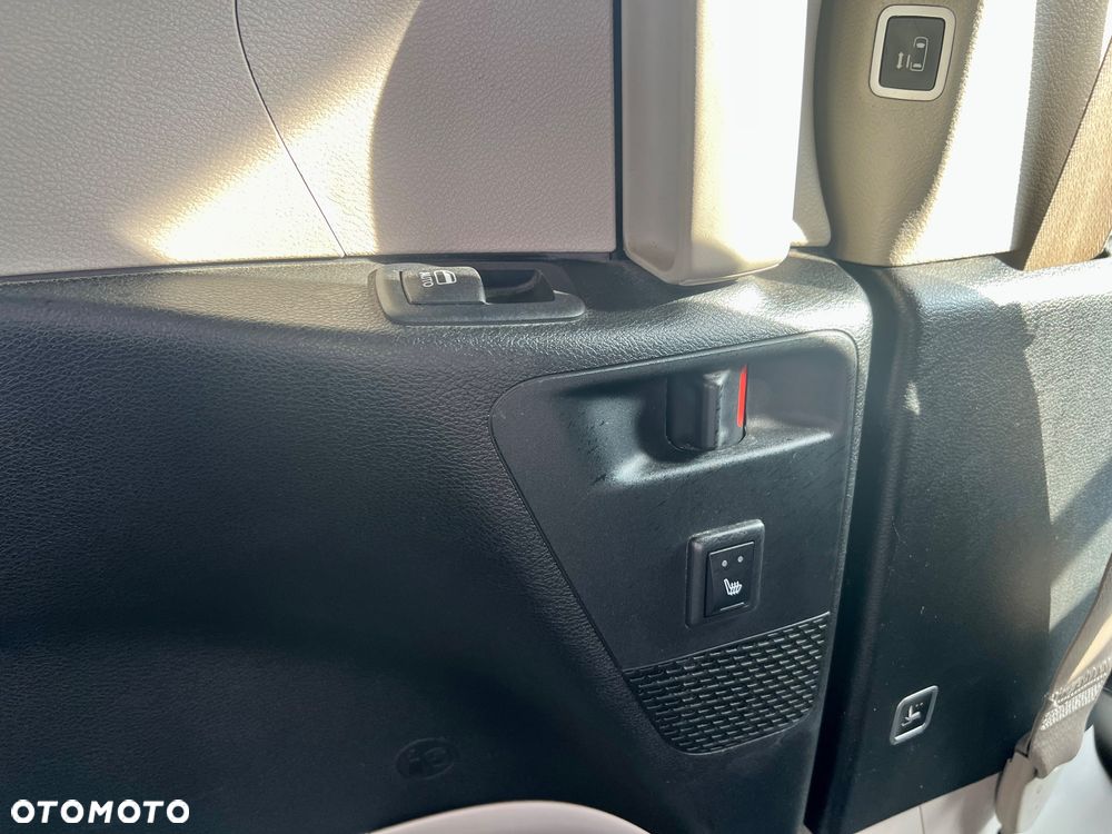 Chrysler Pacifica - 16