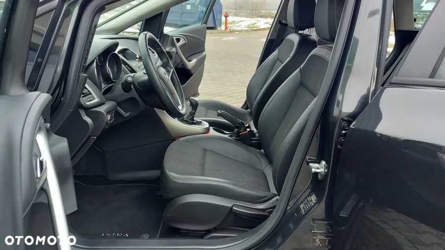 Opel Astra 1.4 Turbo 150 Jahre - 10