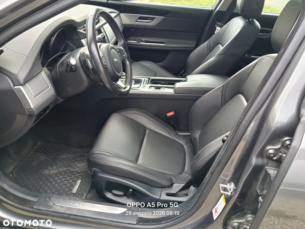 Jaguar XF 2.0 T AWD Portfolio - 7