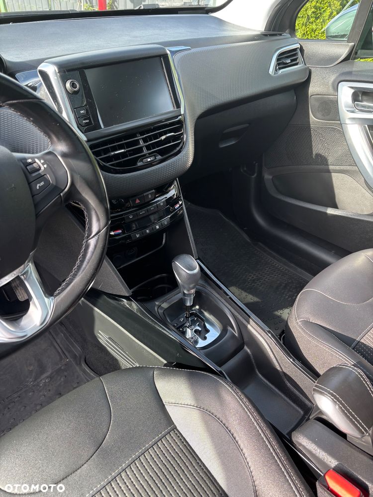 Peugeot 2008 1.2 Pure Tech Allure S&S EAT6 - 12