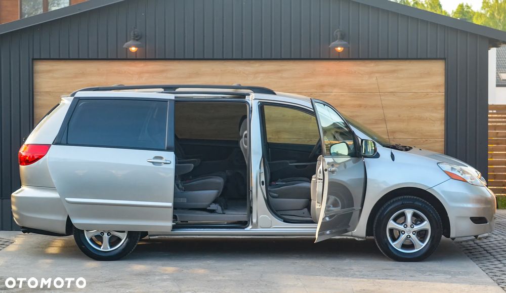 Toyota Sienna - 9
