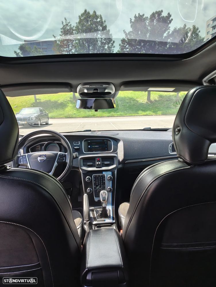 Volvo V40 D2 R Design - 9