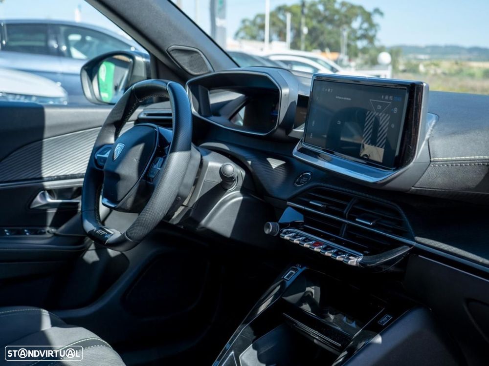 Peugeot e-2008 50 kWh GT - 19