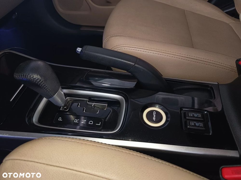 Mitsubishi Outlander - 14