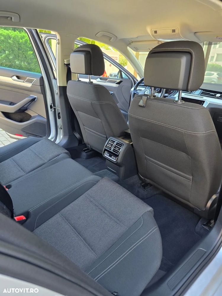 Volkswagen Passat - 12