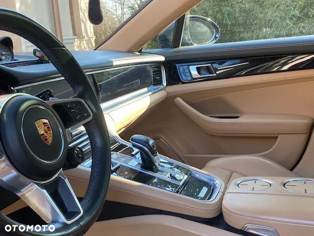 Porsche Panamera 4 E-Hybrid - 13