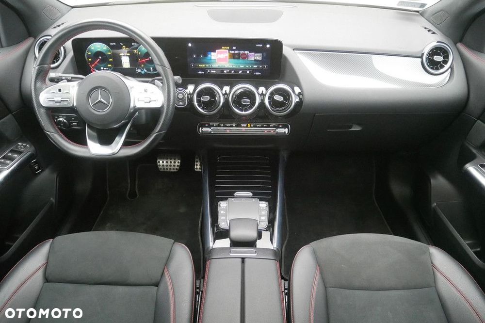 Mercedes-Benz GLA - 8