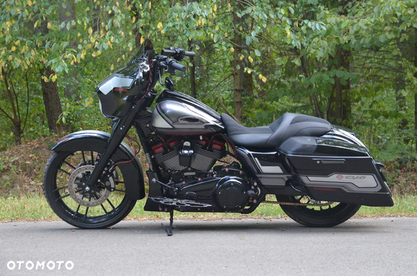 Harley-Davidson Touring Street Glide