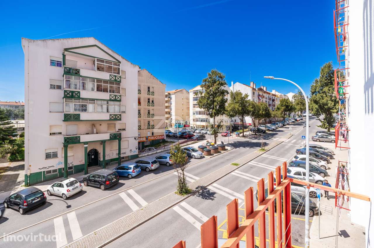 Apartamento T2 na Tapada das Mercês - Grande imagem: 2/39