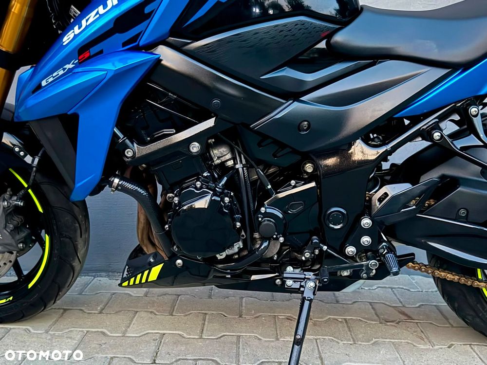 Suzuki GSX - 11