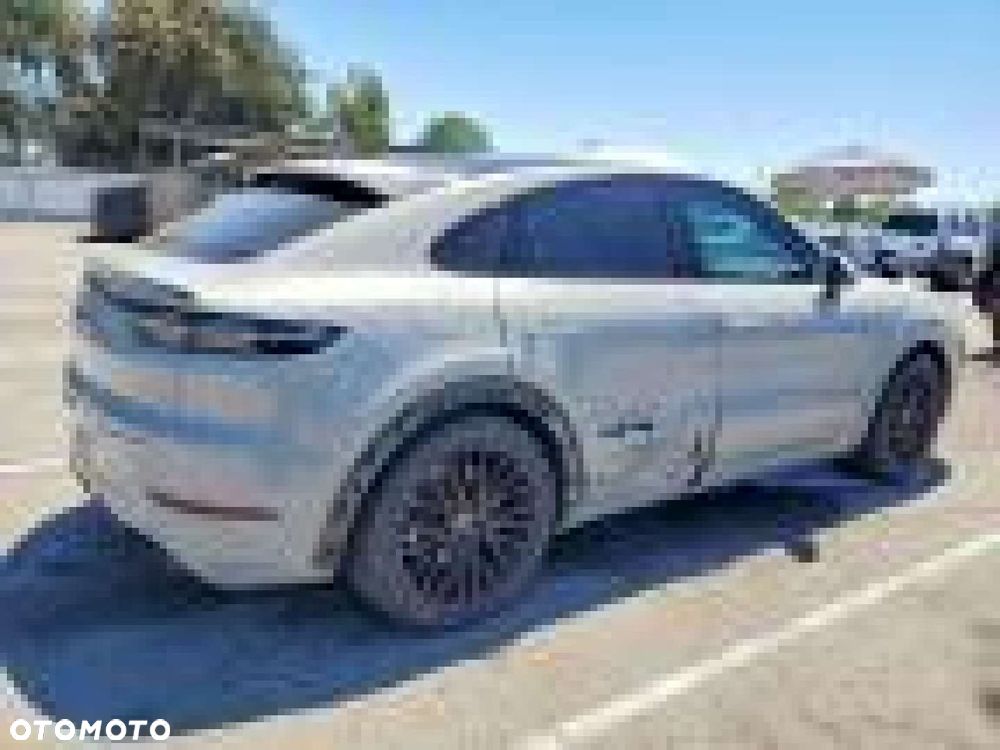 Porsche Cayenne - 4