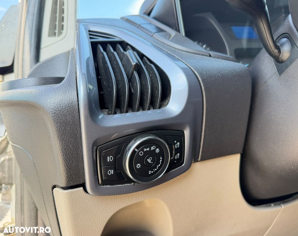 Ford Tourneo Custom - 14