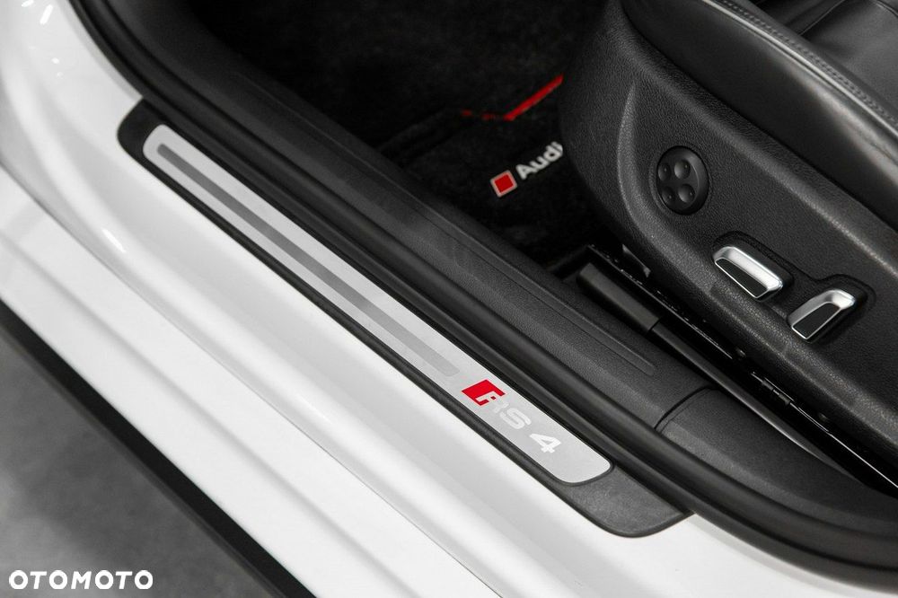 Audi RS4 Avant Avant S tronic - 31