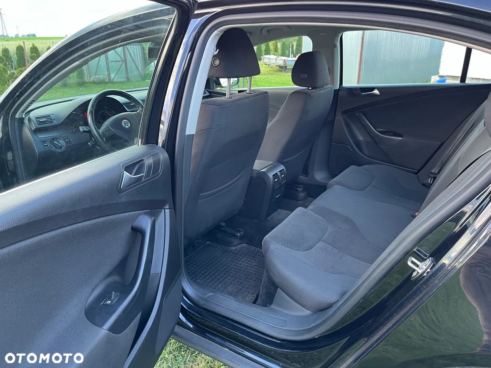 Volkswagen Passat 1.9 TDI DPF BlueMotion - 11