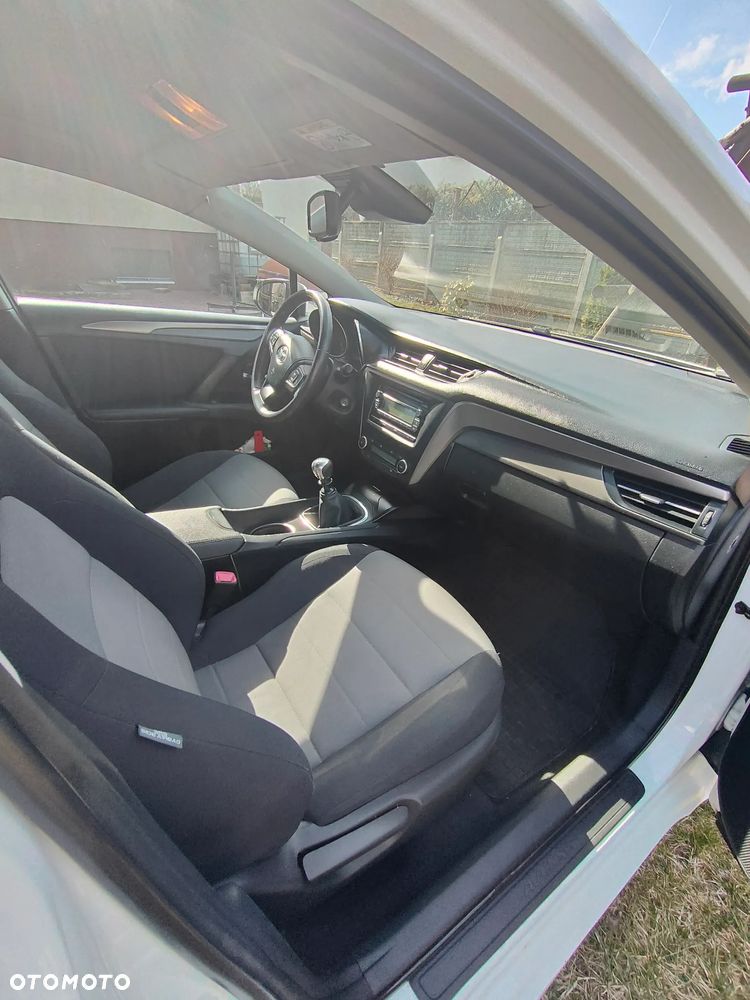 Toyota Avensis 1.8 Active - 8