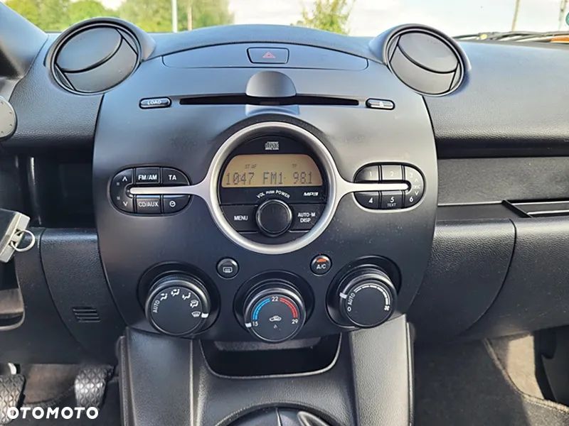 Mazda 2 - 24