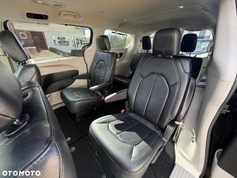 Chrysler Pacifica - 7