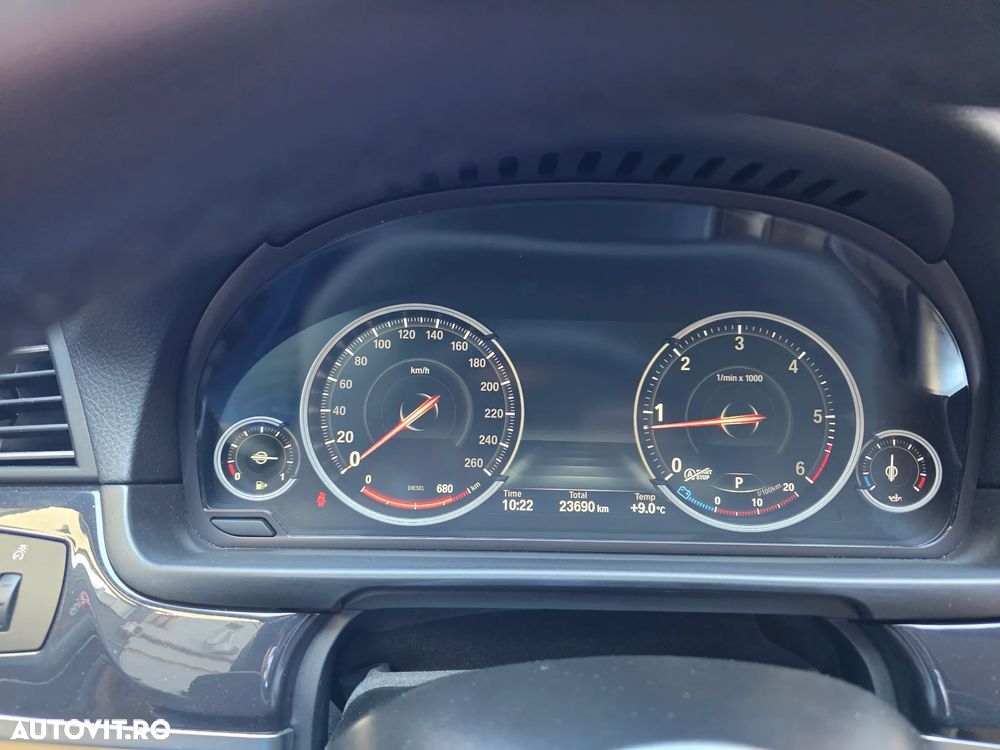 BMW Seria 5 525d xDrive AT - 12