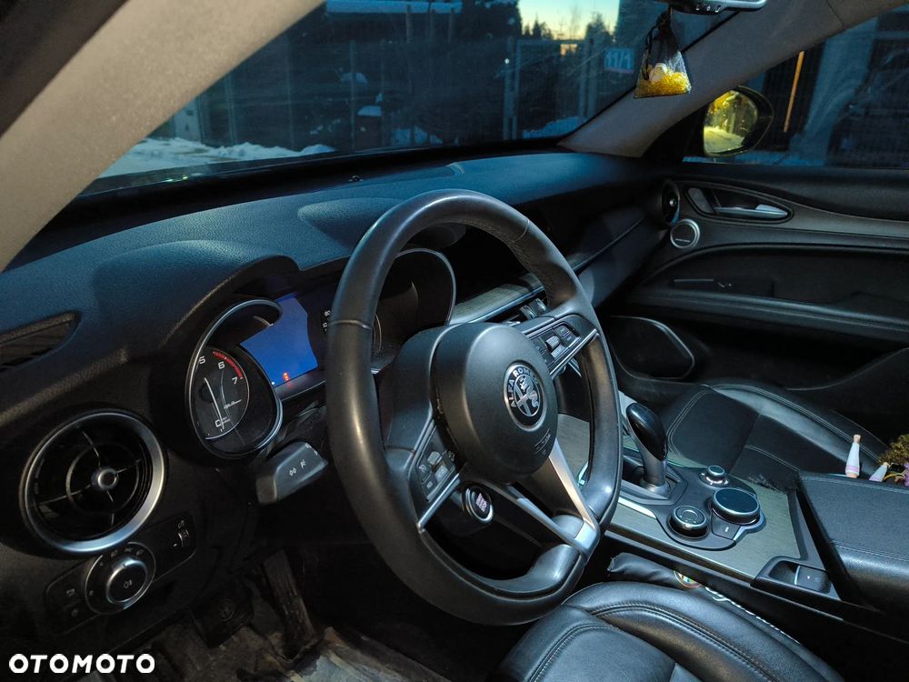 Alfa Romeo Stelvio 2.0 Turbo 16V AT8-Q4 Ti - 18