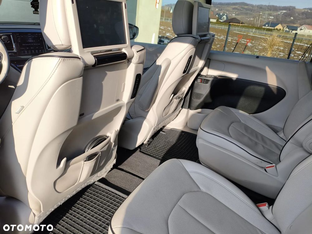 Chrysler Pacifica - 17
