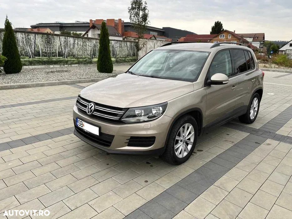 Volkswagen Tiguan - 1