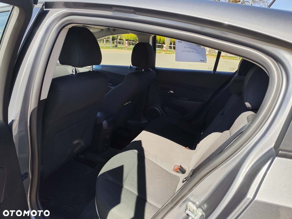 Chevrolet Cruze 1.6 LS - 10