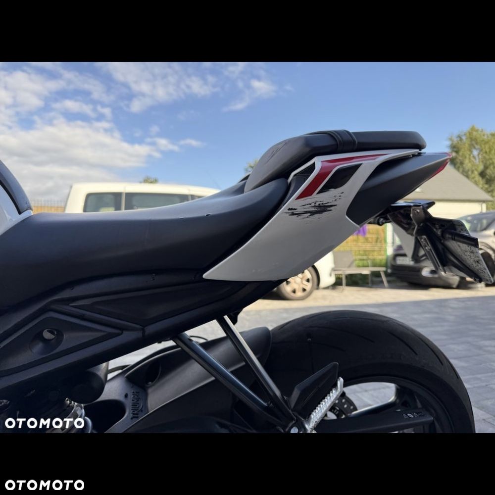 Triumph Street Triple - 11