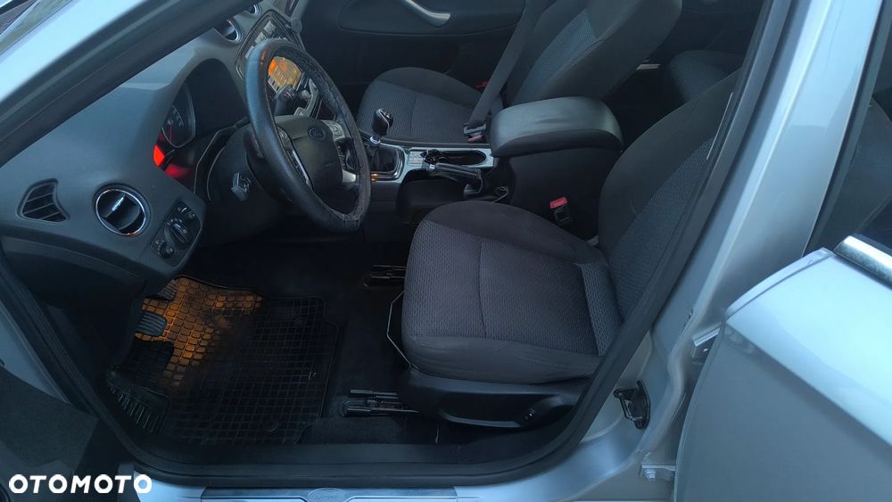 Ford Mondeo 2.0 TDCi Ambiente - 13