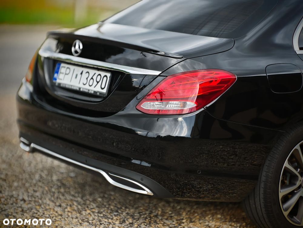 Mercedes-Benz Klasa C 180 7G-TRONIC - 32