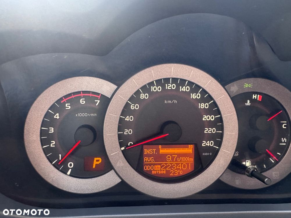 Toyota RAV4 2.2 D-CAT Premium - 8