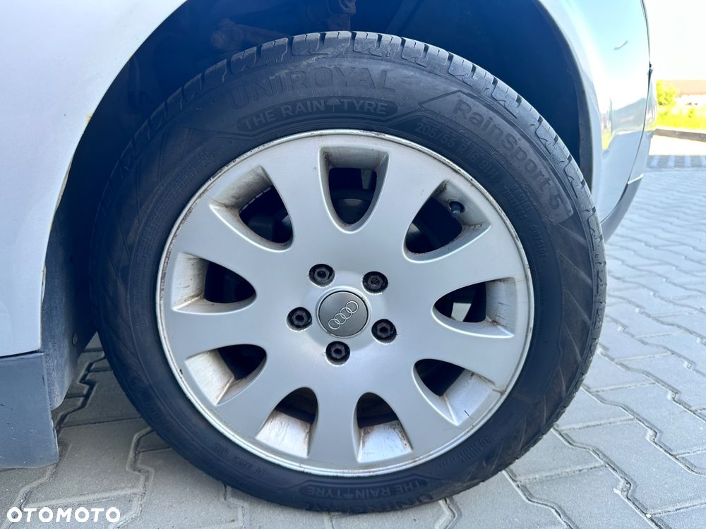 Audi A6 Avant ver-a6-avant-2-5-tdi - 32