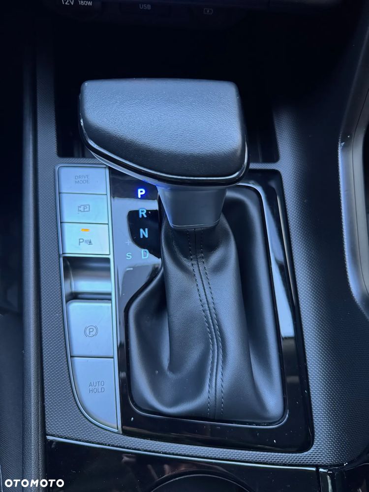 Hyundai Elantra 1.6 Executive CVT - 19