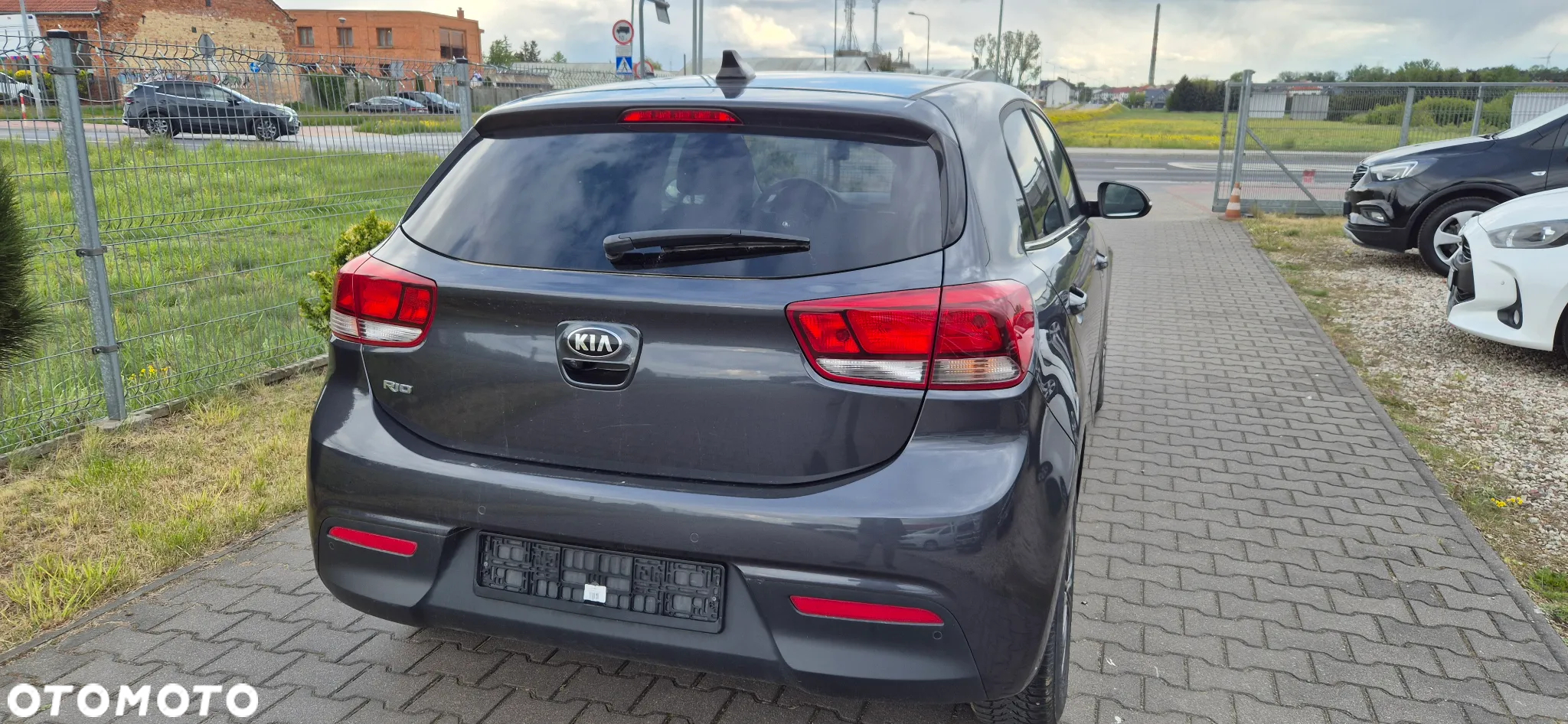 Kia Rio 1.4 L - 6