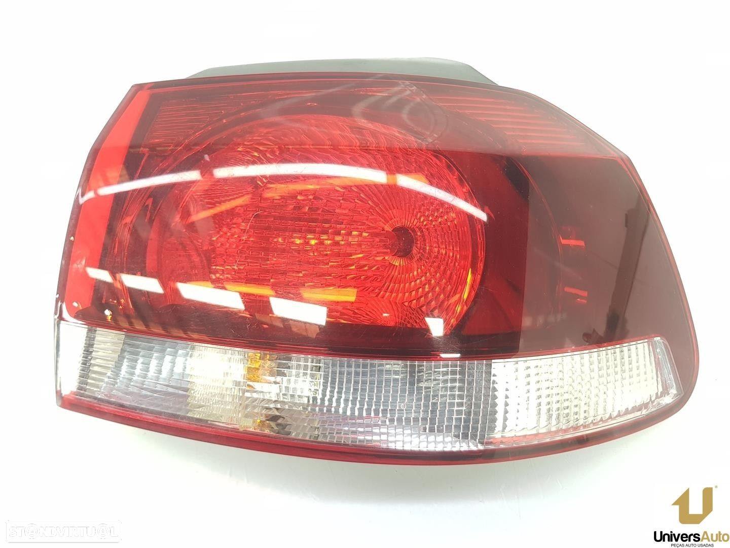 FAROLIM TRASEIRO DIREITO VOLKSWAGEN GOLF VI 2010 -5K0945096M - 4