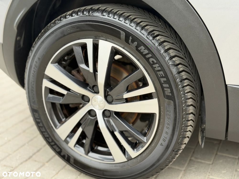 Peugeot 3008 1.2 PureTech Allure S&S - 24