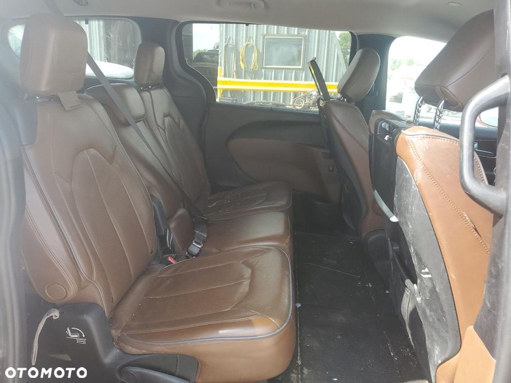 Chrysler Pacifica - 10