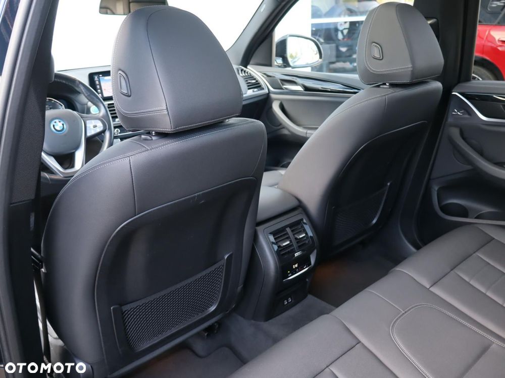 BMW iX3 - 18