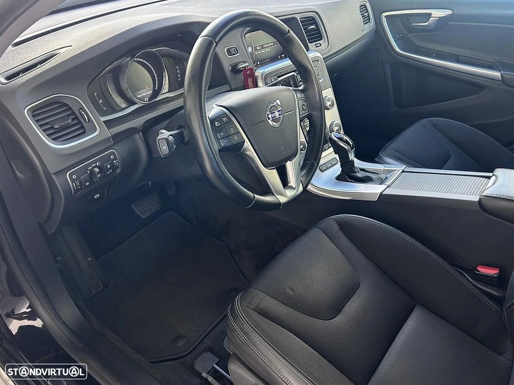 Volvo V60 2.4 D6 Momentum AWD Phev - 8