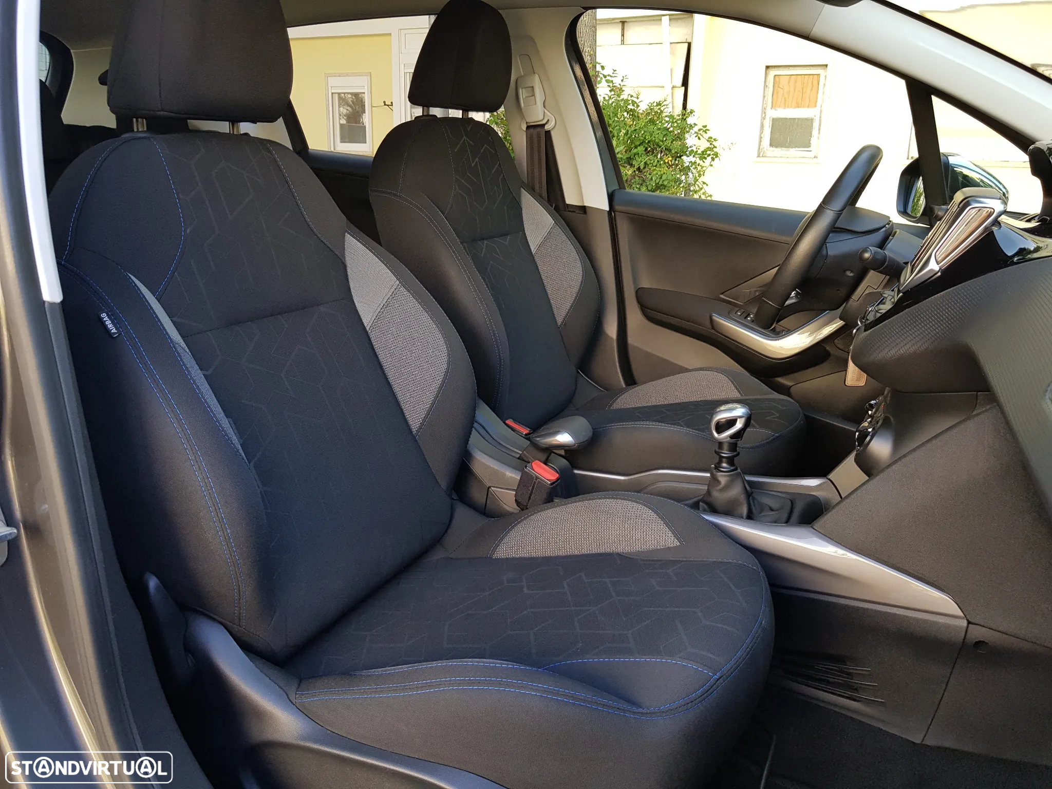 Peugeot 2008 1.5 BlueHDi Style - 37