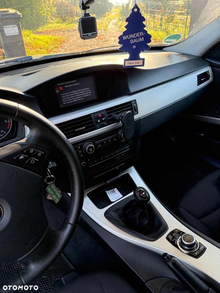 BMW Seria 3 320d DPF Touring - 16
