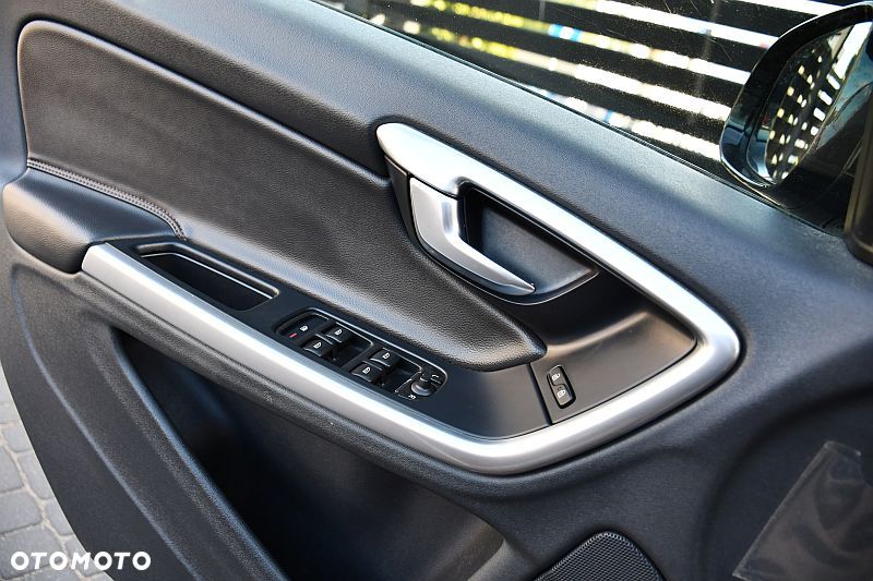 Volvo V60 Cross Country D4 Geartronic Summum - 16