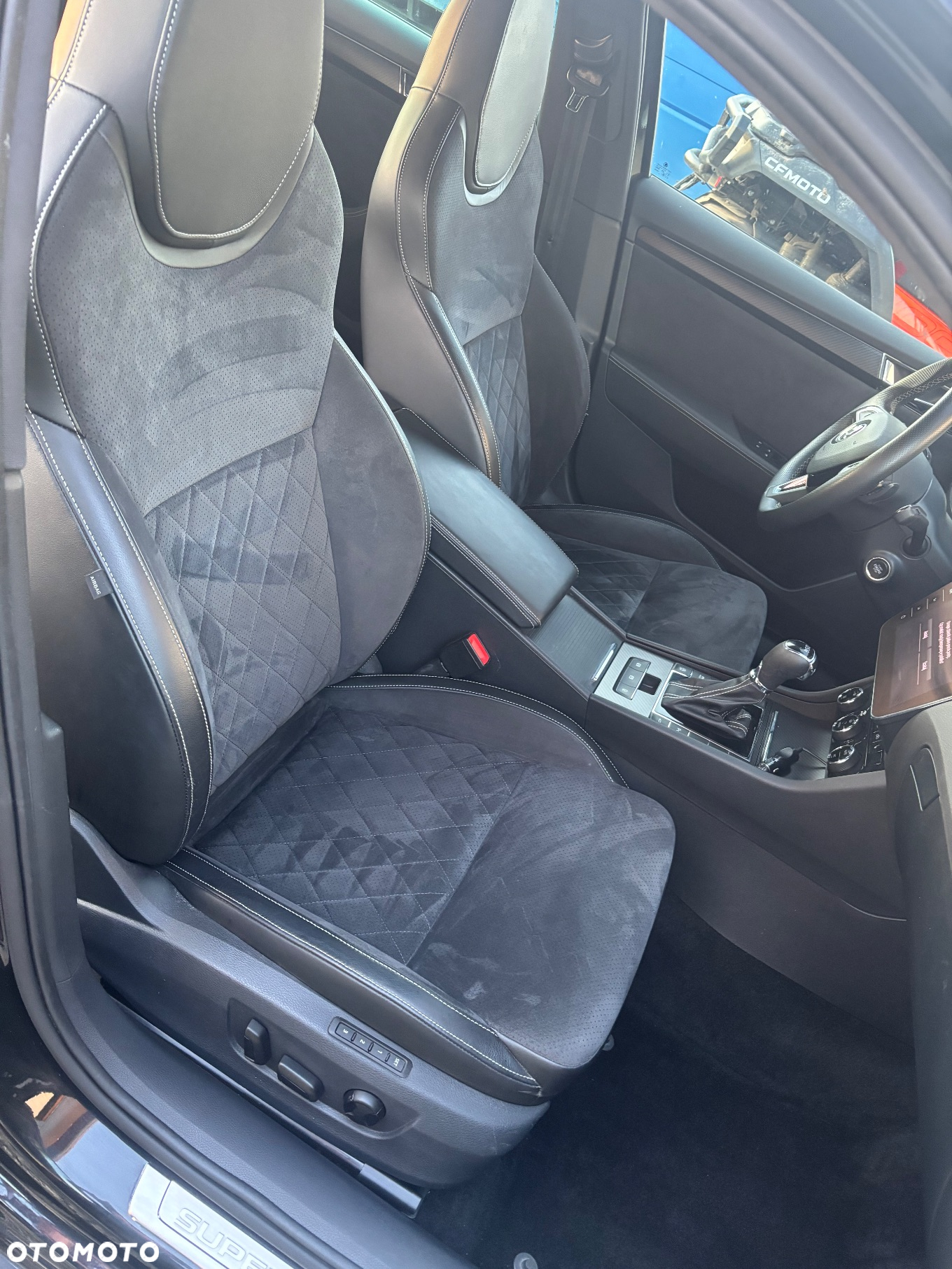 Skoda Superb 2.0 TDI DSG Sportline - 9