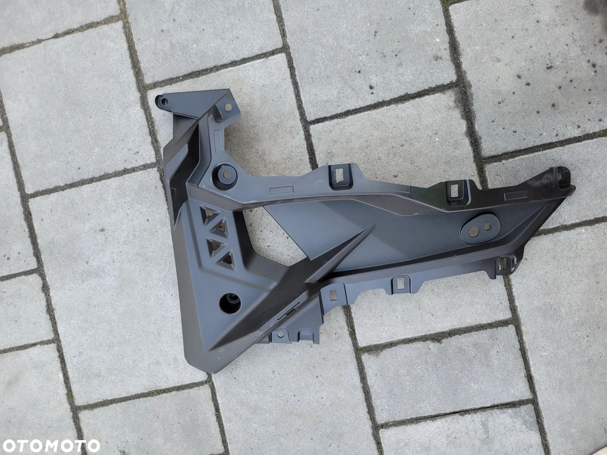 Wypełnienie lewe Suzuki GSX-8R GSX8R GSX 8R - 1