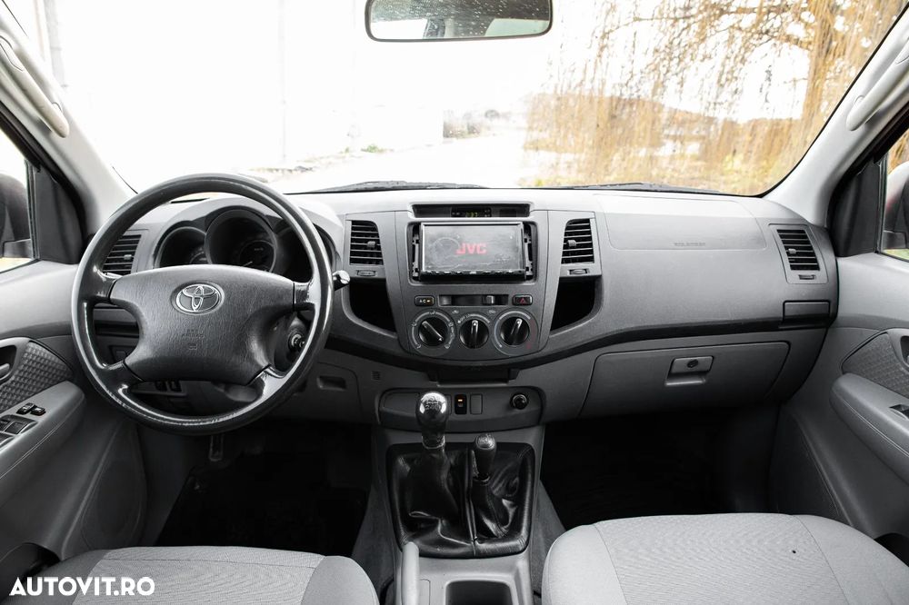 Toyota Hilux 4x4 Double Cab - 12