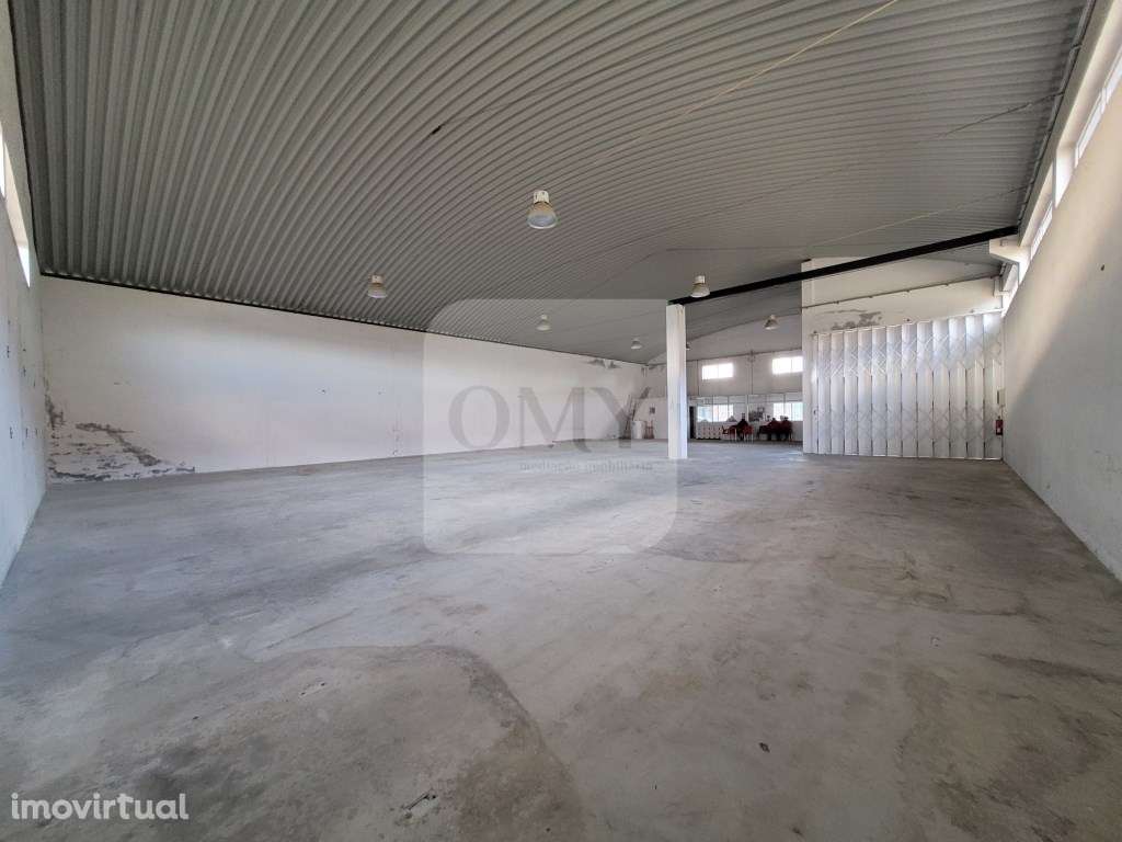 Armazém com 580m2 na Zona Industrial de Vila Real - Grande imagem: 2/6