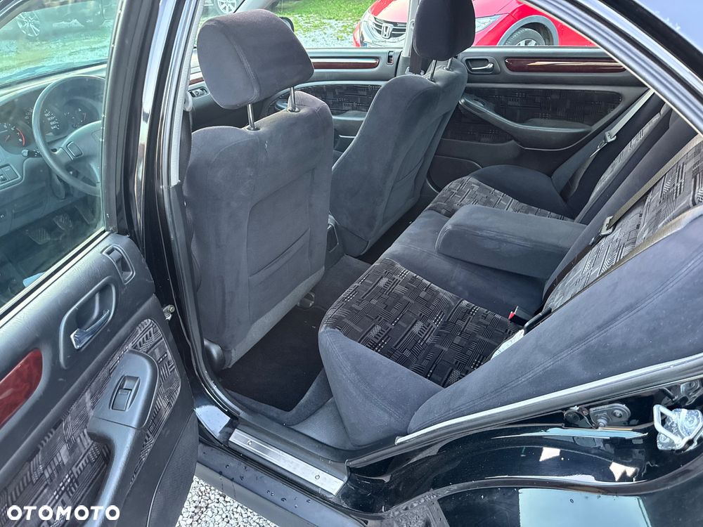 Honda Accord 1.8i ES - 7